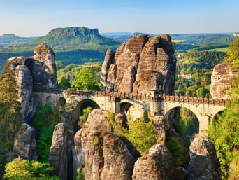 Sächsische Schweiz Wandern: Blick auf die Basteibrücke.