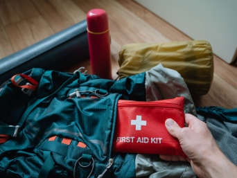 Infortuni sport: kit di primo soccorso per gli sport all’aperto. Infortuni sport: kit di primo soccorso per gli sport all’aperto.