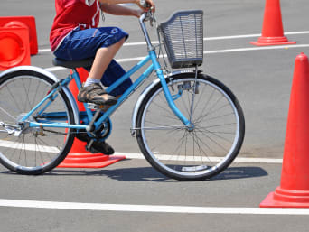 Zkouška z jízdy na kole, podle které se rodiče mohou orientovat při hodnocení dovedností svých dětí.