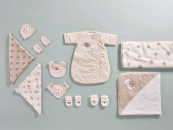 Layette de bébé : les vêtements en coton bio sont respirants et doux pour la peau.