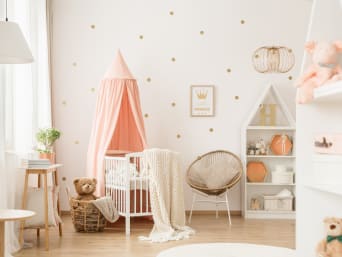 Decora la habitación del bebé con bonitos muebles y accesorios que la conviertan en un pequeño paraíso