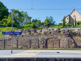 Römer Sehenswürdigkeiten: Blick auf das Römische Theater in Mainz.