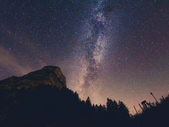 Guardare le stelle in Svizzera: Via Lattea nei pressi del Moléson.