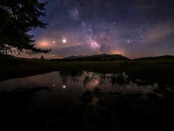 Sterne beobachten in Deutschland: Nachthimmel über Reit im Winkl in Bayern. Sterne beobachten in Deutschland: Nachthimmel über Reit im Winkl in Bayern.