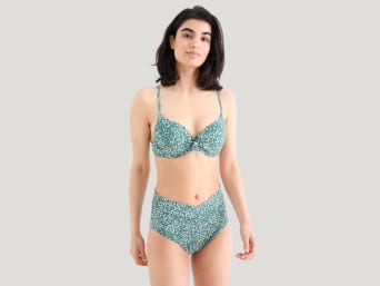 Maillot de bain push-up : bikini pour les petites poitrines avec un effet push-up flatteur. Maillot de bain push-up : bikini pour les petites poitrines avec un effet push-up flatteur.