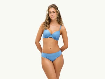 Maillot de bain push-up : bikini pour les petites poitrines avec un effet push-up flatteur.