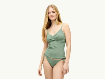 Maillot de bain tankinis : entre le bikini et le maillot de bain 1 pièce pour les femmes rondes.