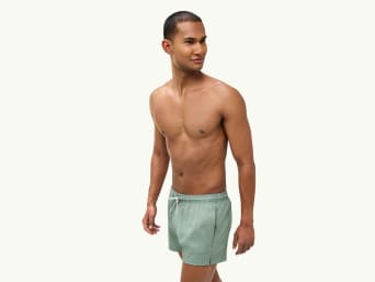 Badeslip – Mann im sportlichen Badeslip. Badeslip – Mann im sportlichen Badeslip.