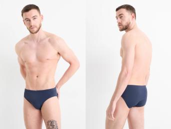 Badeslip – Mann im sportlichen Badeslip. Badeslip – Mann im sportlichen Badeslip.