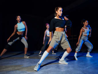 Show dance: gruppo di danza prova una coreografia.