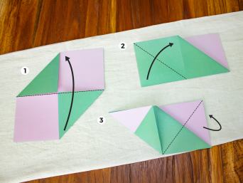 Taufeinladung – Faltanleitung für die Origami-Boote (Schritt 1 bis 3).