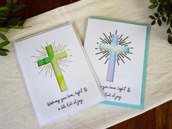 Taufe Karte – Selbst gestaltete Taufkarte mit einem Kreuz.