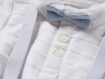 Taufkleidung für Buben – Täufling in einem festlichen Outfit. Taufkleidung für Buben – Täufling in einem festlichen Outfit.