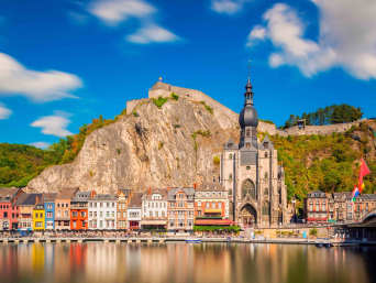 Bezienswaardigheden GR 129: breng een bezoek aan de historische stad Dinant. Bezienswaardigheden GR 129: breng een bezoek aan de historische stad Dinant.