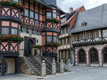 Fachwerkstraße – Malerisches Rathaus in Wernigerode. 