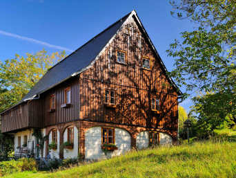Fachwerkstraße – Schönes Umgebindehaus in Hinterhermsdorf.