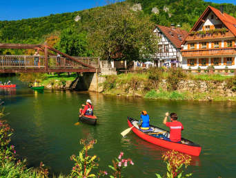 Fachwerkstraße – Kanutour vorbei an Fachwerkhäusern in Franken. 