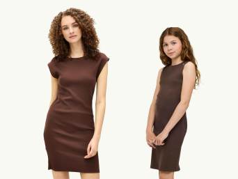 Matching outfit madre e figlia: outfit uguali mamma e figlia vestite uguali.