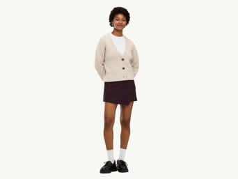 Come abbinare un cardigan: outfit cardigan corto.