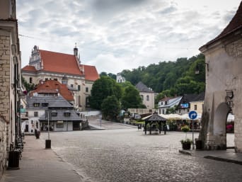 Kazimierz Dolny z dziećmi – Stary Rynek w Kazimierzu Dolnym.