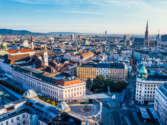Familienurlaub in Wien: Blick auf die Stadt Wien im Sonnenaufgang.