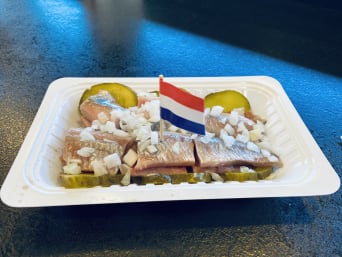 Vakantie Den Haag: Hollandse Nieuwe haring. Vakantie Den Haag: Hollandse Nieuwe haring.