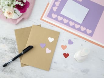 Tuto carte St-Valentin : matériel pour faire soi-même une jolie carte de Saint-Valentin.