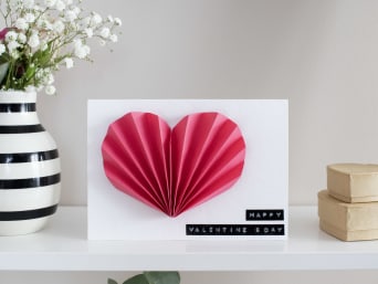 Making homemade Valentine’s Day cards – a Valentine’s Day card with a more traditional look. Making homemade Valentine’s Day cards – a Valentine’s Day card with a more traditional look.