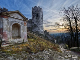 Zřícenina hradu Bezděz, zastávka na stezce Via Czechia.