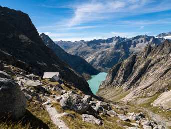 Hüttenwanderung Berner Oberland – Der Gelmersee und die Gelmerhütte.