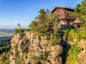 Schronisko PTTK „Na Szczelińcu”.