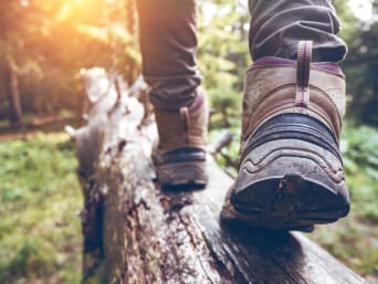 Klompenpaden tips en uitrusting: Goede wandelschoenen zijn het halve werk. Klompenpaden tips en uitrusting: Goede wandelschoenen zijn het halve werk.