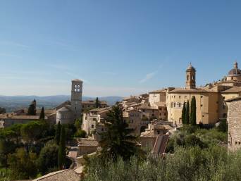 Cammino di San Francesco: foto di Assisi, tappa finale del cammino in Umbria. Cammino di San Francesco: foto di Assisi, tappa finale del cammino in Umbria.
