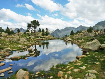 Rutas por etapas en España: el Parque Nacional de Aigüestortes i Estany de Sant Maurici es uno de los puntos por los que pasa la Transpirenaica. Rutas por etapas en España: el Parque Nacional de Aigüestortes i Estany de Sant Maurici es uno de los puntos por los que pasa la Transpirenaica.
