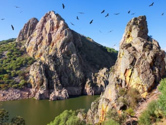 Grandes rutas de senderismo por España: el Parque Nacional de Monfragüe es uno de los puntos destacados por donde pasa la ruta por el Tajo. Grandes rutas de senderismo por España: el Parque Nacional de Monfragüe es uno de los puntos destacados por donde pasa la ruta por el Tajo.