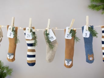 Idées originales de calendrier de l’Avent à faire soi-même : calendrier de l’Avent chaussettes. 