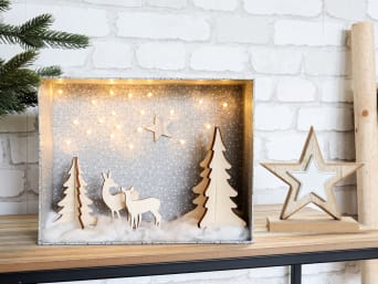 DIY Christmas craft idea for children: Winter landscape with a starry sky from an old cardboard box.