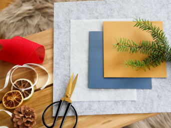 Materials for homemade Christmas cards with a felt star or fir sprig.