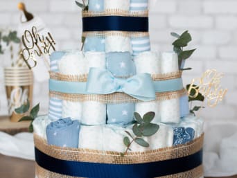Nappy cake for boys: Decorated in light blue.