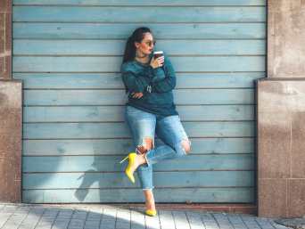 Outfits for curvy women: concealing your belly.
