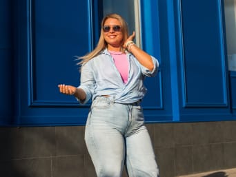 Trendy plus size clothing: concealing your large upper arms. 
