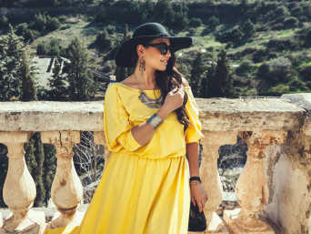 Fashion for plus sized women: concealing broader thighs.