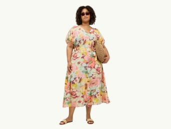 Dresses for a bigger bust: dresses with belts emphasise the waist. Dresses for a bigger bust: dresses with belts emphasise the waist.