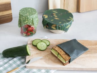 Make your beeswax wraps: beeswax wraps for bowls and as sandwich bags.