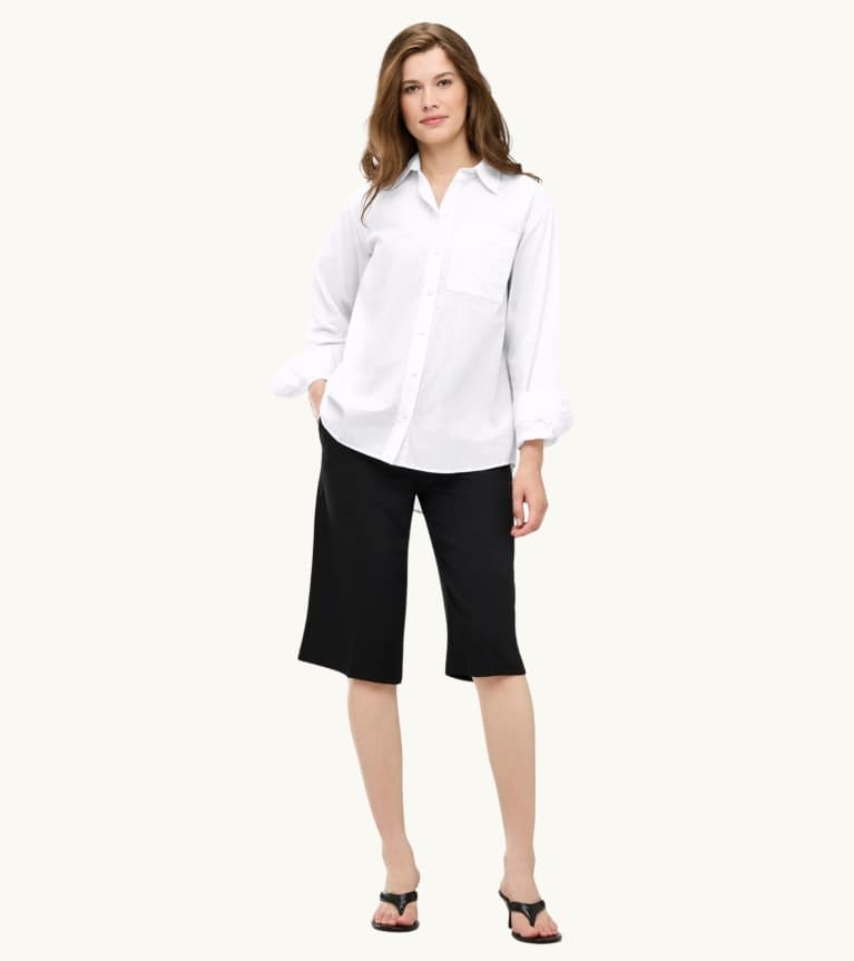 Elegante Basisgarderobe: Schlichte Hemdblusen lassen sich zu vielen Outfits kombinieren.