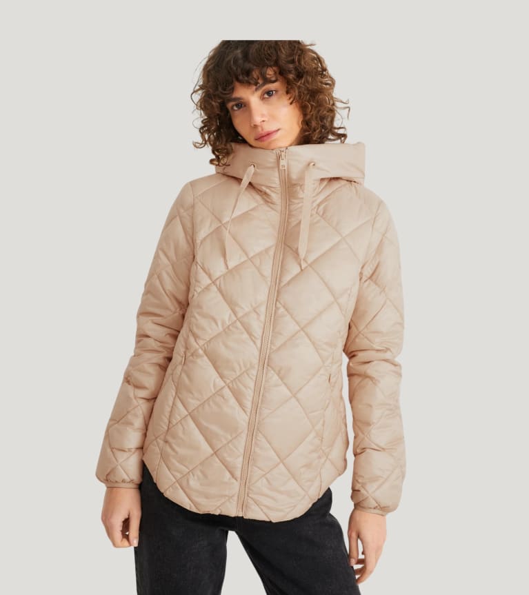 Men’s and women’s quilted coats: trendy winter coats with thermal insulation.