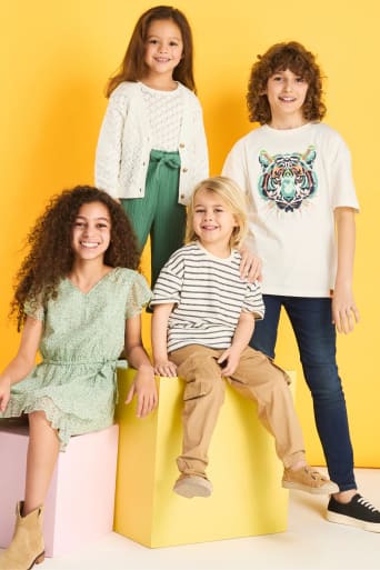 Looks de primavera para ninos en varios colores y disenos C A