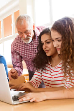 Volontariato in asilo e scuola