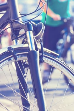 Bicicleta segura: equipamiento obligatorio y consejos