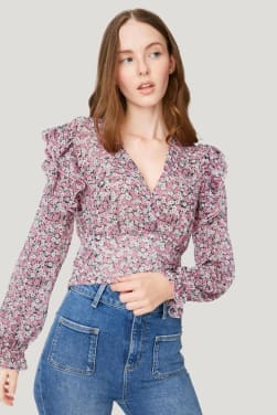 Outfit para fiestas de verano: blusa veraniega.